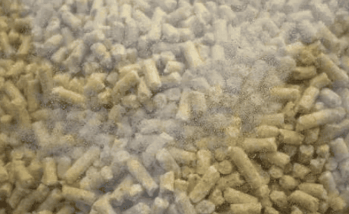  How to deal with mold poisoning in rabbit feed? During storage, pay attention to ventilation, light protection and moisture-proof feed storage. When purchasing feed raw materials, strictly check the quality of the raw materials. </p><p>2. When making homemade feed, the prepared feed should be fully dried before bagging or processing and feeding every day. </p><p>3. Shorten the storage period. Whether it is raw materials or commercial feed, the storage time should be shortened as much as possible, especially in summer. Generally speaking, the amount of feed purchased at one time should not exceed 7 days in summer and 20 days in winter. When storing, the feed should be kept 15cm away from the ground. Above and 20cm away from the wall, a layer of film should be laid on the pads where the feed is stored to prevent moisture. </p><p>4. Commercial feed should be screened before use to reduce the powder in the feed. Breeding rabbit feed boxes should be cleaned once a day, and commercial rabbit feed boxes should be cleaned once before each addition of feed; keep the rabbit house dry. Reduce the chance of feed moisture absorption. </p><p style=