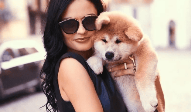  How to choose a dog that suits you? one of the important factors. Owning a dog comes with a range of costs, including food, medical care, training and toys. The cost of these aspects may vary for different dog breeds, so choose the right dog based on your financial capabilities and budget. </p><p>Food is one of the basic expenses of raising a dog, and different breeds of dogs have different needs for food. Some breeds may require more expensive, high-quality dog ​​food, while others may be able to choose more affordable options. Medical care is also one of the significant expenses of owning a dog. Dogs need regular vaccinations, physical exams, and routine medical care. Additionally, if your dog becomes sick or injured, you will also need to pay for medical treatment. Training is an important part of ensuring your dog becomes a good family companion. Training sessions may cost extra, especially with some breeds that require specialized training. Finally, toys and other supplies are part of the cost of owning a dog. Dogs need appropriate toys to burn off energy and stay active, as well as other supplies such as beds, water fountains, etc. </p><p>To sum up, consider the various financial costs of owning a dog, including food, medical care, training and toys. Choose a dog that suits you based on your financial ability and budget to ensure that you can give your dog a healthy and happy life. </p><p>Personal Preferences</p><p>Considering your preferences for the appearance, personality and characteristics of your dog is one of the important factors in choosing a dog that is right for you. Different breeds of dogs have unique looks and personality traits, and choosing a dog that matches your preferences can increase your intimacy with it. </p><p>As for appearance, some people may prefer breeds with thicker hair and stronger bodies, such as Golden Retrievers or Samoyeds. Others may prefer smaller, soft-coated breeds, such as poodles or Yorkshire terriers. Choosing a dog with a look that suits your preferences will make you love and care for it even more. </p><p>In terms of personality and characteristics, some people may prefer a lively, friendly dog ​​that is suitable for playing and interacting with family members. Others may prefer a quiet, gentle dog that is suitable for companionship and companionship. Choosing a dog with a personality that matches your preferences will allow you to develop a closer relationship with your dog. </p><p>Thus, considering your preferences for a dog's appearance, personality, and characteristics can help you choose a dog that meets your expectations, increase your intimacy with it, and enjoy quality time together. </p><p>Breed Characteristics</p><p>Understanding the characteristics and needs of different dog breeds is one of the keys to choosing a dog that suits you. Different breeds of dogs have different personalities, characteristics, and needs, so it's important to choose a dog that fits your lifestyle and dog-raising experience. </p><p>Some dog breeds require more attention and training, such as working dog breeds such as Border Collies and Doberman Pinschers. These dogs are usually very smart and require more time and energy from their owners to train and stimulate their intelligence. </p><p>Other breeds are more independent, such as hound breeds such as greyhounds, Afghan hounds, etc. These dogs are usually independent and do not require too much attention and training, making them suitable for people who live busy lives or cannot spend a lot of time training dogs. </p><p>Therefore, when choosing a dog, you must consider the characteristics and needs of different dog breeds and choose a dog breed that suits you to ensure that you can give your dog a healthy and happy life. </p><p>Rescue</p><p>Considering adopting a dog from an animal rescue or shelter can be a meaningful choice. This will not only give homeless animals a warm home, but also save adoption costs. Many shelters and rescues have a variety of dogs, so no matter what breed or age you prefer, you can find one here. Adopting a dog not only gives you a loyal companion, but it also gives you the pride of helping a life in need. Therefore, consider adopting a dog from an animal rescue organization or shelter to not only add joy to your life but also to help animals in need. </p><p>Choosing a dog that suits you is a process that requires careful consideration, but it is also a process full of fun and satisfaction. By carefully considering your lifestyle, home environment, and personal preferences, you can find a dog that matches you and becomes a loyal companion in your life. No matter what kind of dog you choose, remember to give it enough love, attention, and care to build a deep bond with it and enjoy quality time together. I hope you can gain endless joy and happiness in the process of raising a dog! </p>                        
        </div>
        <!-- 上下页 -->
        <div class=